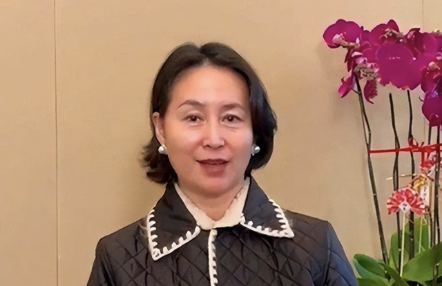 赌王和二太先后离世，被棒打鸳鸯的何超琼上热搜，豪门绝恋美强惨