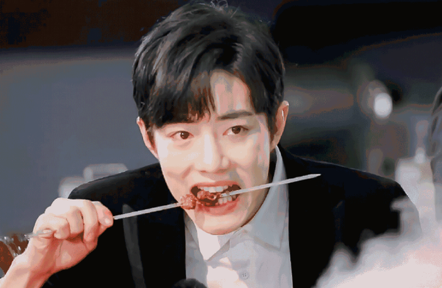 25岁出道，28岁爆红，短短三年时间，肖战如何从素人到顶流？