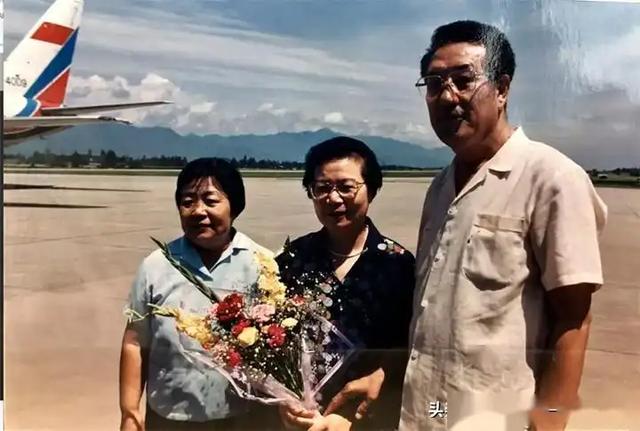 西藏自治区党委原书记、西藏军区原政委、国家民委原副主任伍精华