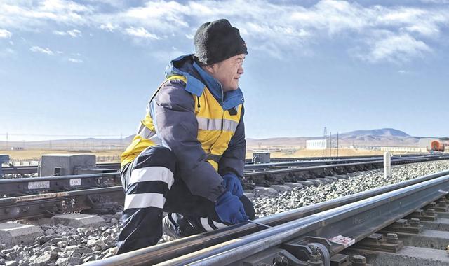 沱沱河信号车间里的硬汉柔情