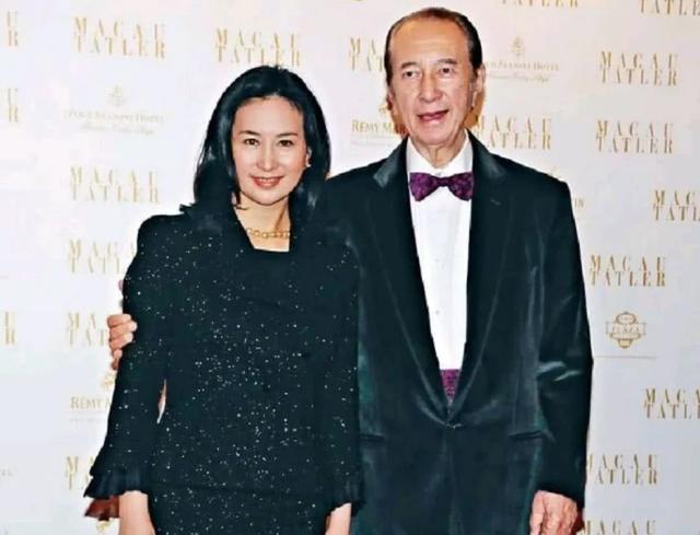 赌王和二太先后离世，被棒打鸳鸯的何超琼上热搜，豪门绝恋美强惨