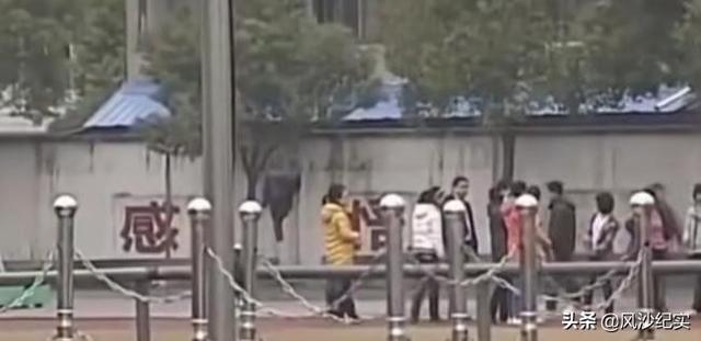 江苏夫妻弃96天女婴，16年后，儿子患绝症逼生女捐骨髓：我拒绝