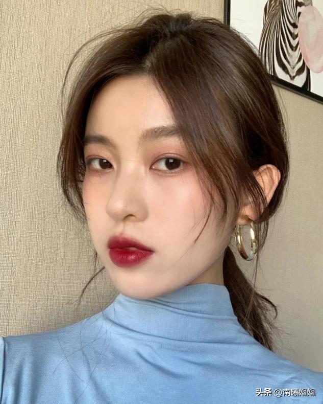 别再披头散发了，今年流行这3种“扎发”，洋气减龄，潮人都跟风