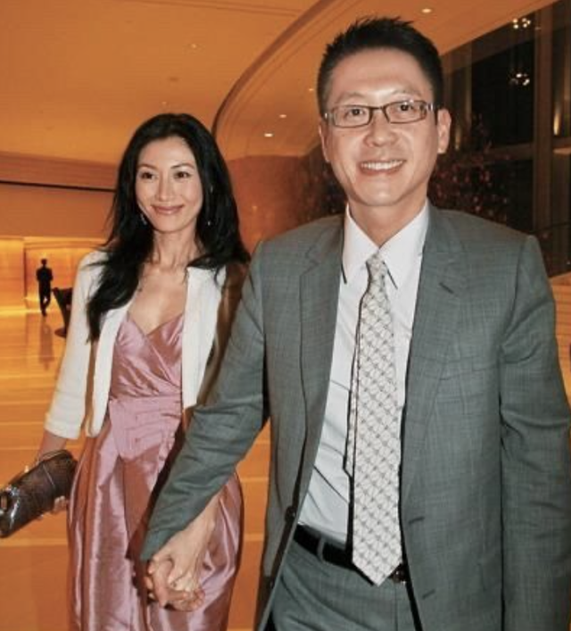 赌王和二太先后离世，被棒打鸳鸯的何超琼上热搜，豪门绝恋美强惨