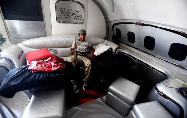 独裁42年得罪五常,中东疯狗卡扎菲,是利比亚救星又死于人民之手