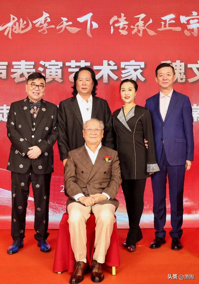 84岁“小怪物”昨喜收新徒 现场发生了什么 连主持人李金斗都蒙圈了