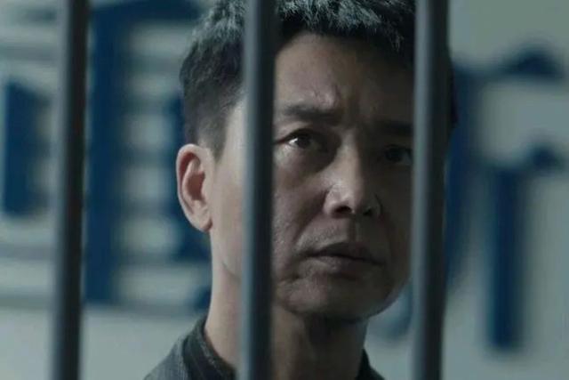 《扫黑风暴》最正直的角色是他！中年翻红，还带儿子走上了演员之路