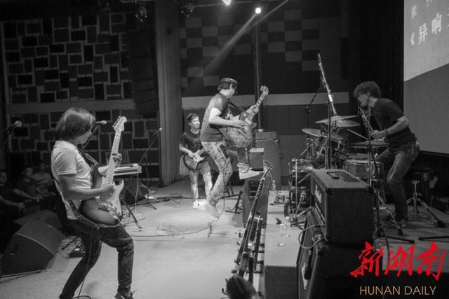 十年探索“摇滚+非遗”，素乐团的跨界融合之旅