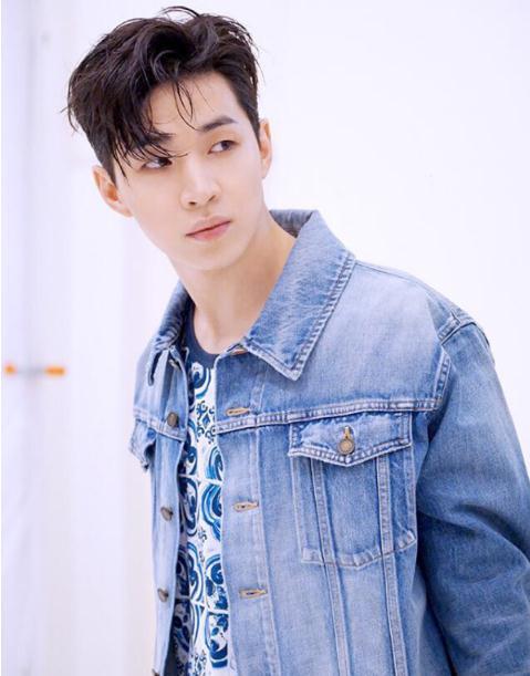 刘宪华专业能力有多强？为拉小提琴，将话筒放在了口袋里