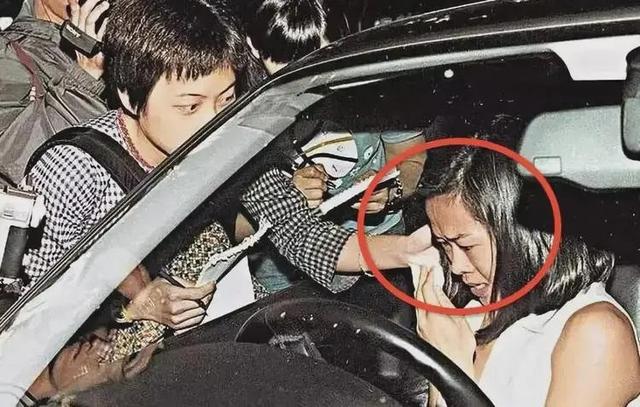 甘比好手段：钩织店打造贤妻良母人设，套牢刘銮雄独掌700亿家产