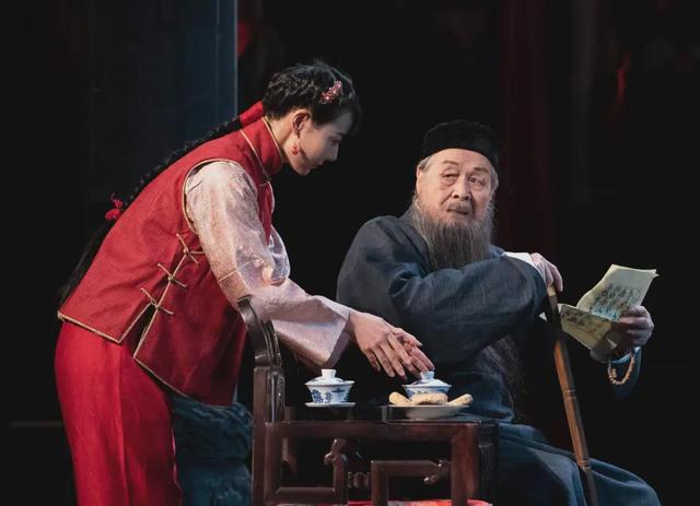 隐姓埋名75年，与演员妻子恩爱64年，95岁的蓝天野传奇一生