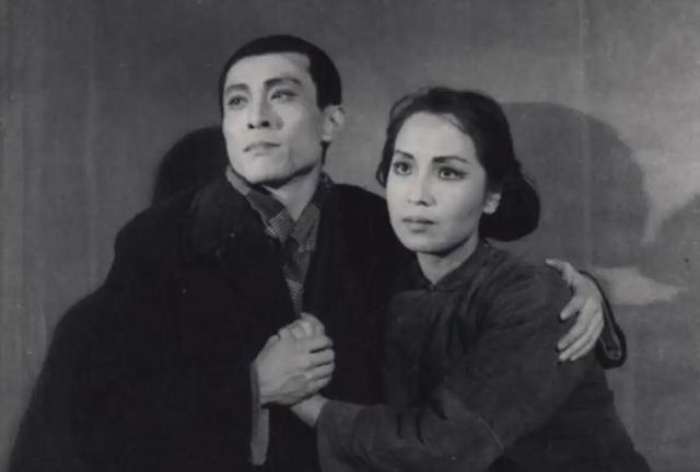 隐姓埋名75年，与演员妻子恩爱64年，95岁的蓝天野传奇一生