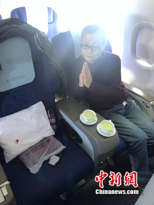 一张登机牌为何占了“两个座位”?背后故事让人泪目……