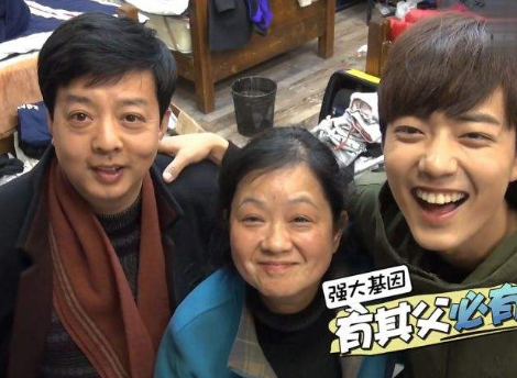 25岁出道，28岁爆红，短短三年时间，肖战如何从素人到顶流？