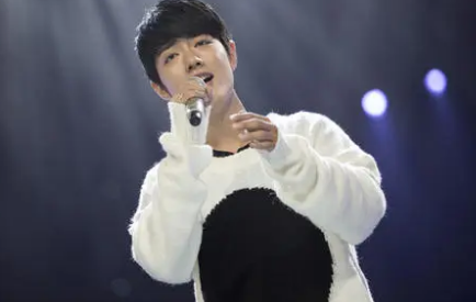 25岁出道，28岁爆红，短短三年时间，肖战如何从素人到顶流？