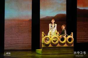 简嫚书(少女感惊艳赖声川 简嫚书《水中之书》大获好评)