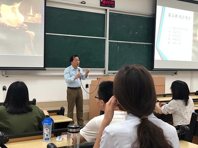 广州大学教授授生死学20载走红网络:讲述死亡是为了更好地生