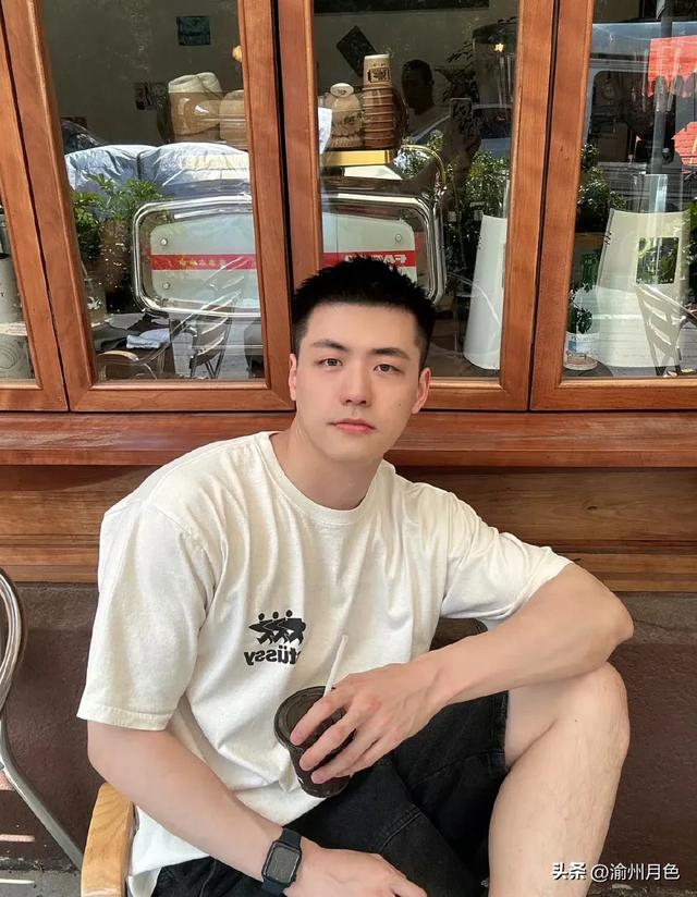 很有男人味的寸头帅哥