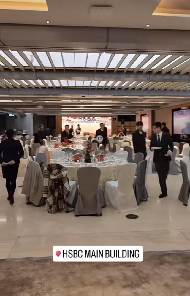 林建岳邱达昌俩豪门聚餐，子女打成一片，林恬儿搂着父亲义父合照