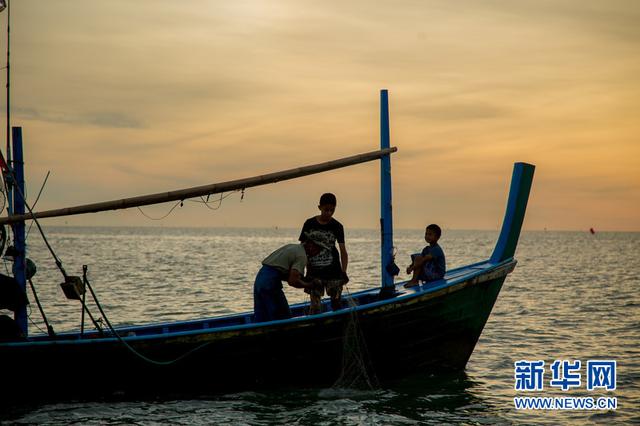 那空是贪玛叻：泰南二线城市的寂落与丰饶