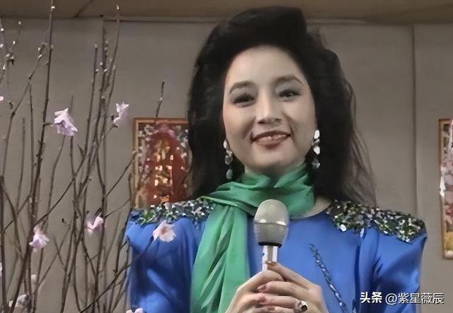 刘德华、发哥下跪致敬，宁离婚不改国籍的徐小凤，如今怎么样了？