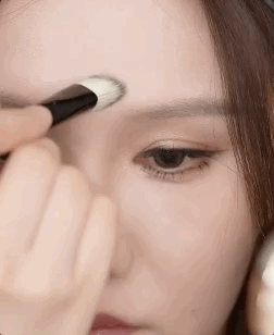 为什么她越素越能火出圈？