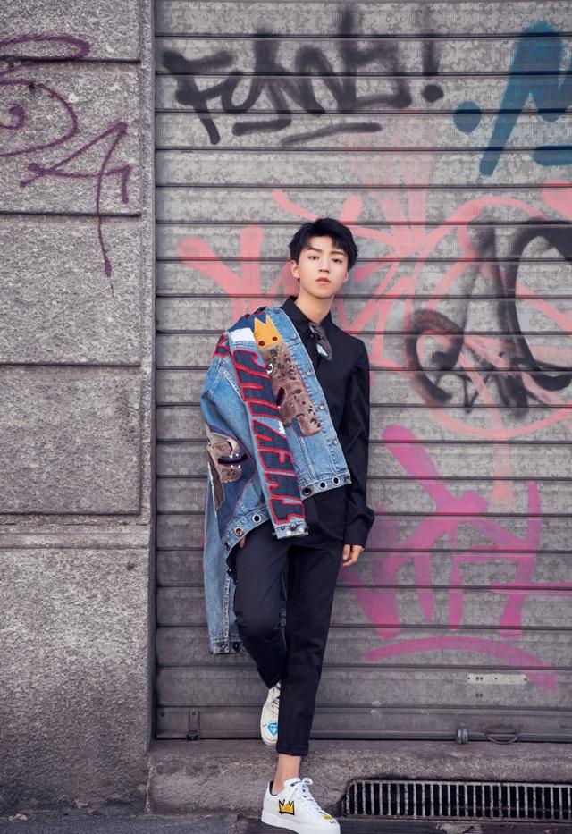 父亲是出租车司机,母亲是理发师,年少成名的王俊凯,18岁身家过亿