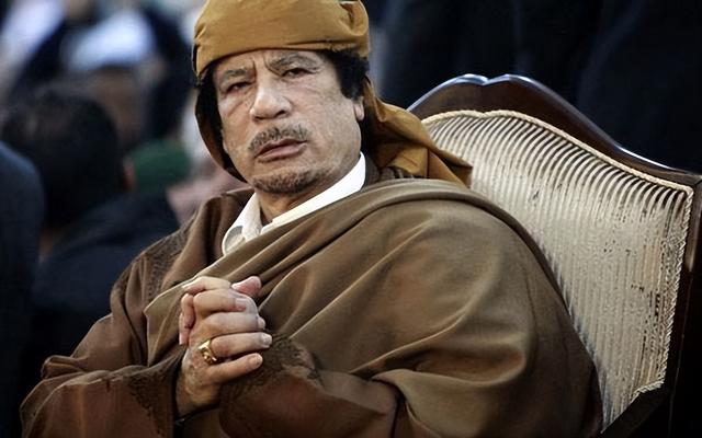 独裁42年得罪五常,中东疯狗卡扎菲,是利比亚救星又死于人民之手