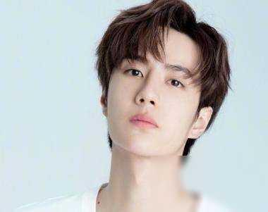 王一博“童年照”被疯传,镜头移到脸部那一刻,颜值不是一般的高