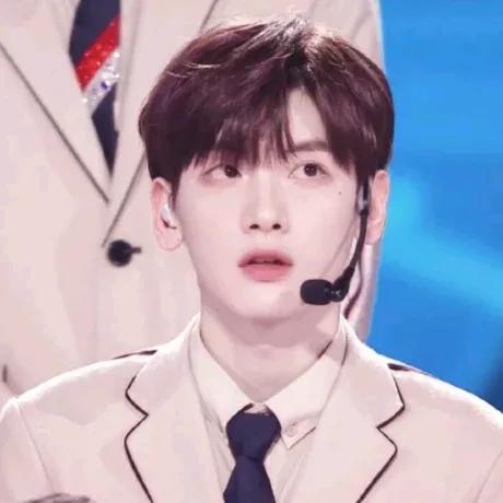 《翟潇闻：高考三战科二五过，乐观面对，笑料不断的传奇》