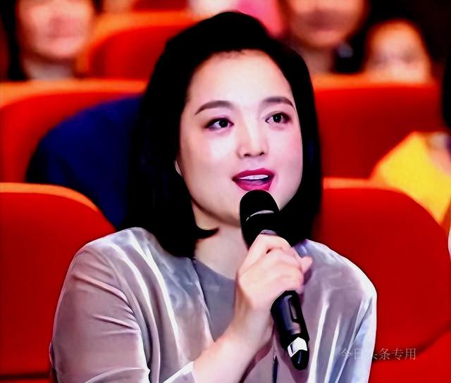 歌手白雪:中年离异后,二婚再嫁小8岁老公,现状打了多少人的脸