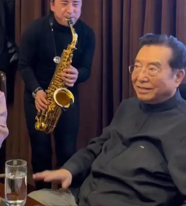 李双江每月养老金高达3万，梦鸽李天一连夜转移资产，在美国定居