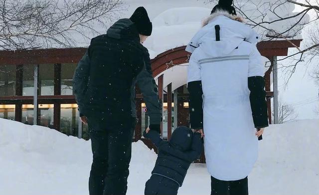 黄晓明baby官宣离婚，12年感情终到头，baby从满眼爱意到闭口不谈