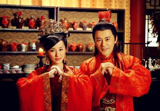 童年老剧九岁县太爷，堪称民间对联大合集，妙趣横生，令人拍案