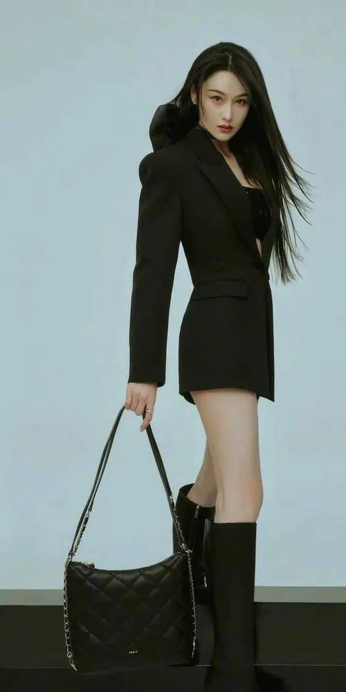 张馨予:写真一场震撼视觉的时尚绮梦