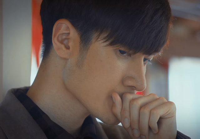 烽烟尽处：37岁张翰给42岁女明星演儿子，母子同框画面尴尬了