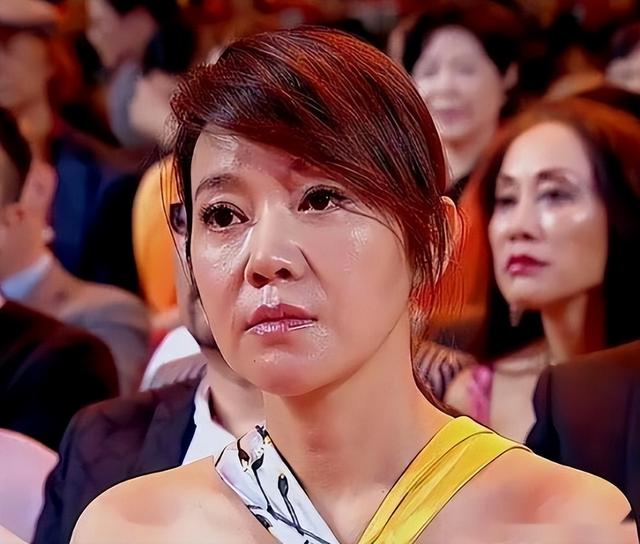 没滤镜真可怕，刘亦菲牙凸嘴大，汤唯皱纹堆积，吕燕满脸雀斑