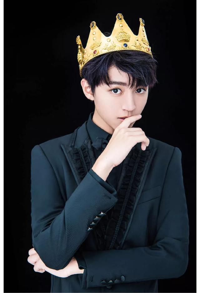 父亲是出租车司机,母亲是理发师,年少成名的王俊凯,18岁身家过亿