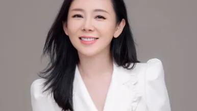 魏新雨 :一个集美丽与才华于一身的女人 她的歌声是不是超级迷人呀