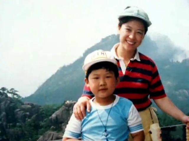 王群，为娶金鹰视后几乎被部队开除，婚后退居幕后成就天下第一嫂