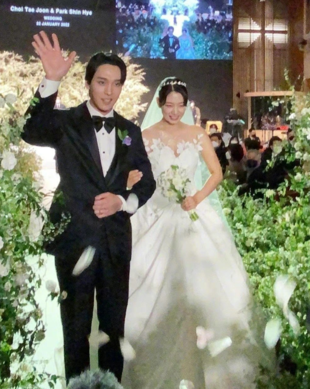 朴信惠婚礼变《继承者们》番外，李敏镐击碎绯闻，却成苦情男主角