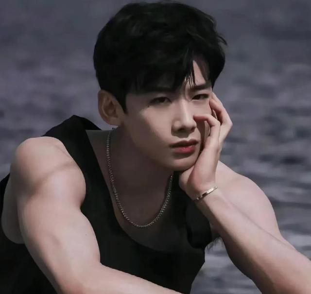 颜值天花板!少年感VS人夫感,你pick哪款男神?