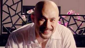 男女毛片(他被誉为“风月片”教父，拦截训练中的女兵，直言：我们结婚吧)