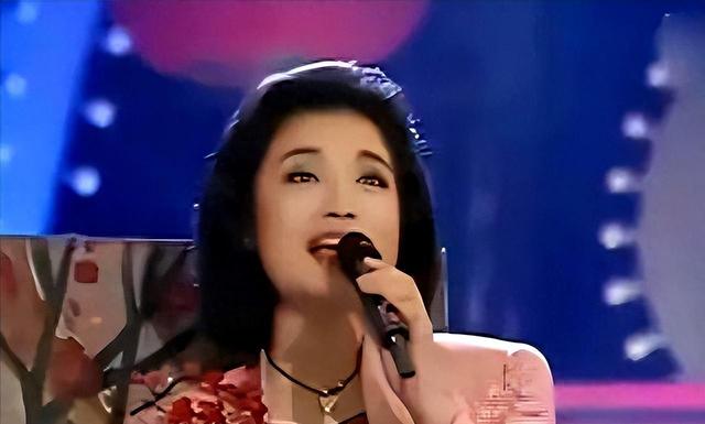 歌手白雪:中年离异后,二婚再嫁小8岁老公,现状打了多少人的脸