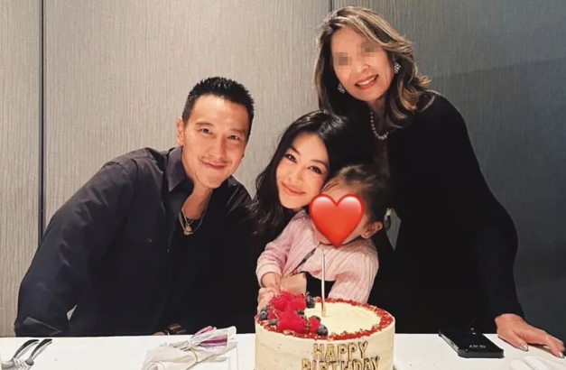 王阳明蔡诗芸婚变后街头拥吻，激情过后各回各家，仍是分居状态