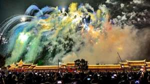 秀(惠安“七彩祥云”烟花秀点亮夜空)