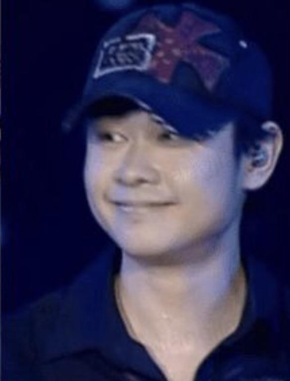 50岁刀郎近照曝光，中年发福明显，脸上竟出现老年斑，才子变大爷了