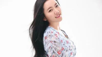 魏新雨 :一个集美丽与才华于一身的女人 她的歌声是不是超级迷人呀