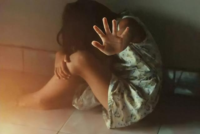 禁忌事件曝光！男子酒后逛红灯区，老鸨居然推荐未成年少女！