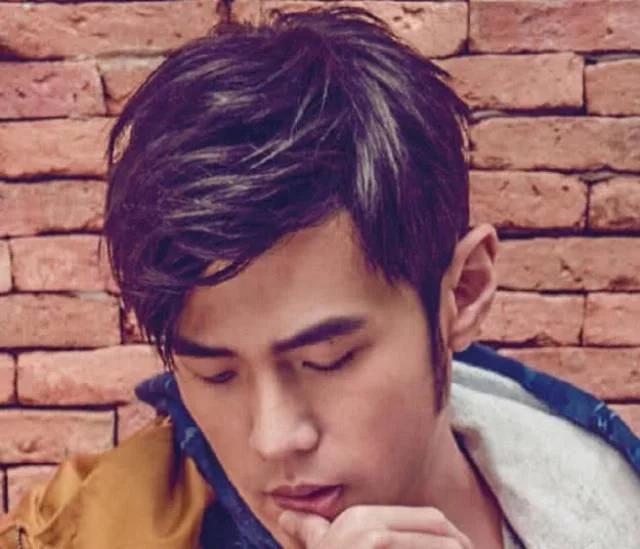 同样是成名曲，陈奕迅有《十年》，林俊杰有《江南》，周杰伦有啥